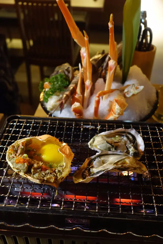 燒製過程，香濃鮮味撲鼻，惹人垂涎欲滴！