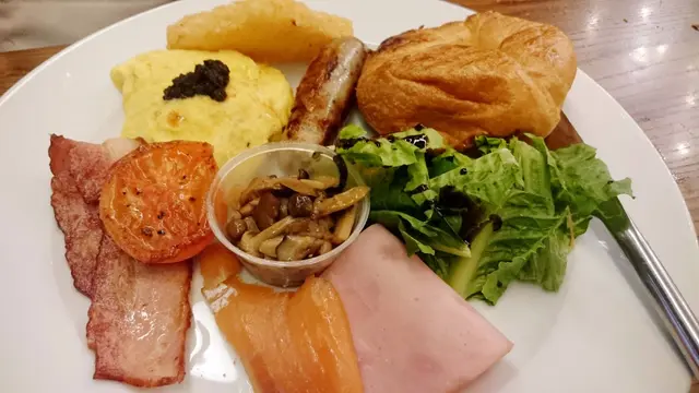 DELUXE ALL DAY BREAKFAST