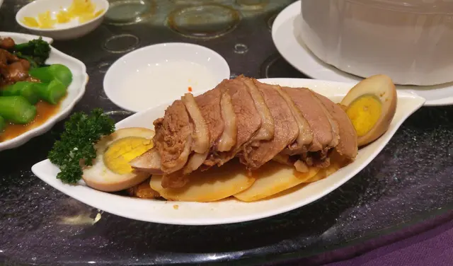 幸而第二碟出場的是嫩滑啖啖肉