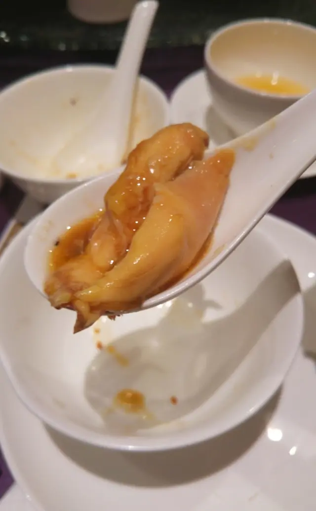 雞肉沒有過老仍保持嫩滑感, 蘸上濃郁豆醬更是惹味