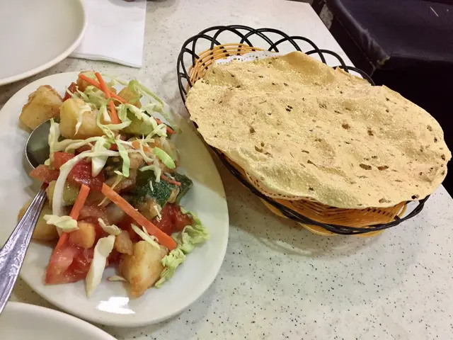 印度薯仔沙律 Aloo Chat、脆薄餅 Papad