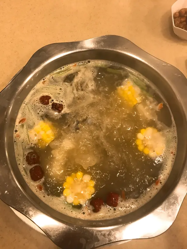 店家好細心,黑胡椒係用細湯包包住,唔好整到成個湯都係,如果煲煲下驚越煲越辣又可以攞開佢👍🏻