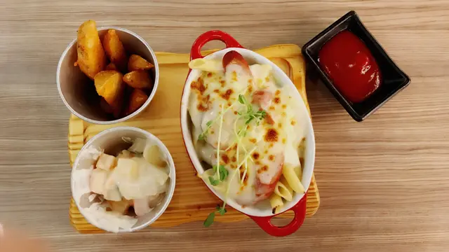 芝士焗法蘭克福腸直通粉