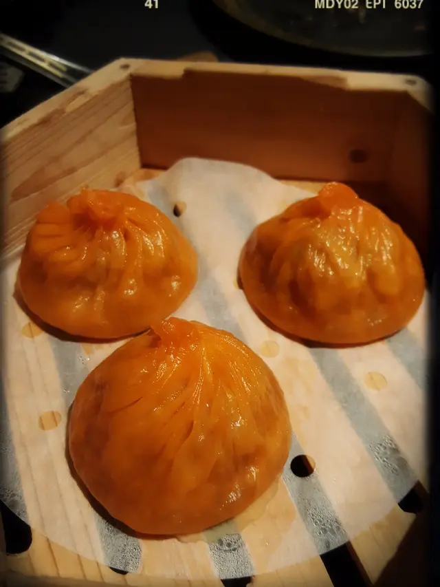 擔擔湯包（$48/三隻）