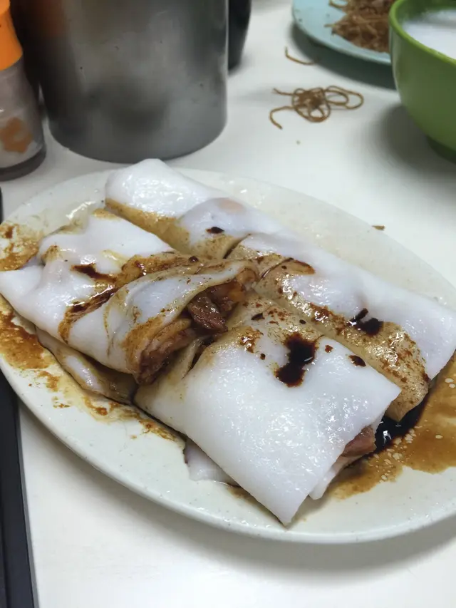 腸粉粉皮確厚,幸而不糊口,滿有米味。比一般腸粉飽肚