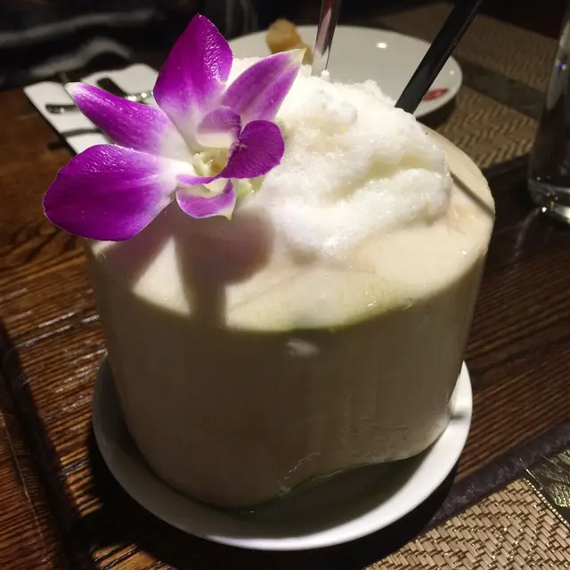 唔係好多餐廳有椰青沙冰