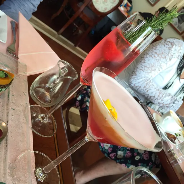 兩杯主題特飲:花枝招展&幻彩衣裳