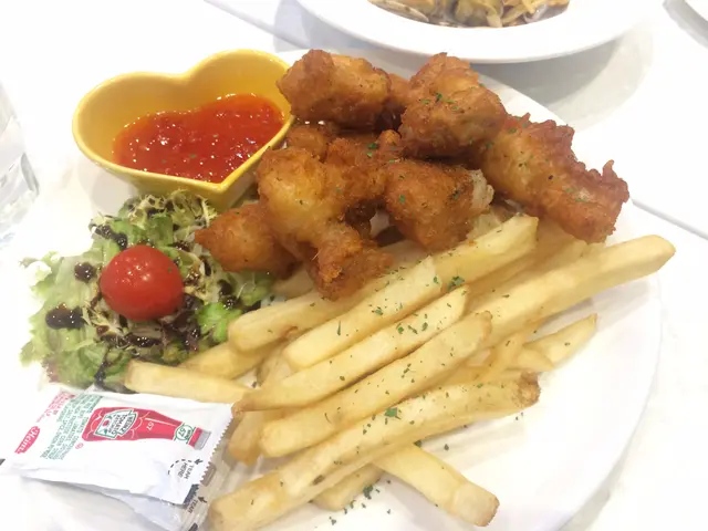 爆趣炸雞粒併薯條沙律