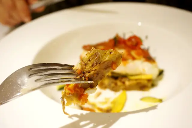 輕煎鱸魚、甜薯餅、蕃茄