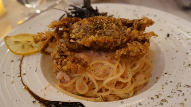 明太子炸軟殼蟹忌廉汁意大利麵