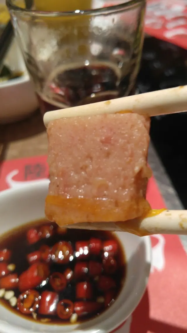 肯定佢係假貨午餐肉,只有粉的口感沒有肉的口感