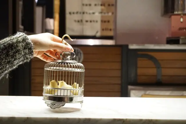 台灣鳳梨酥的變奏,三隻小小小小鳥,置於在鳥籠當中是何等的趣致