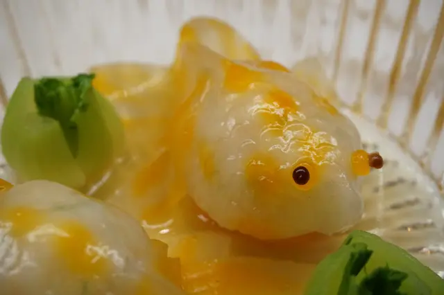 如此美態自是顧此失彼,外層餃皮略顯乾身