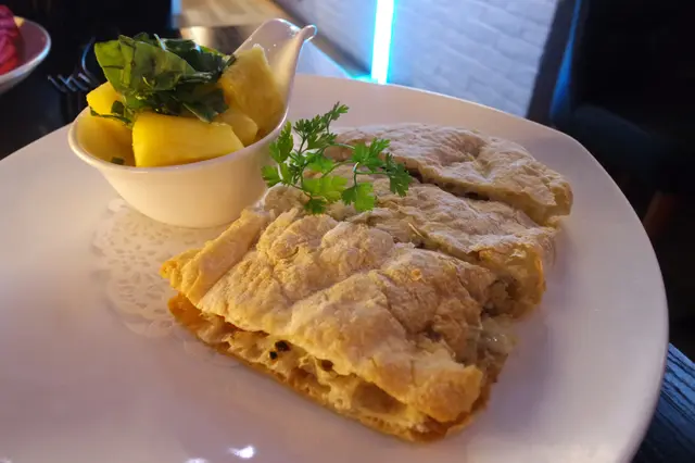 燒牛脷熱脆包