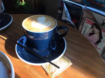 FLAT WHITE