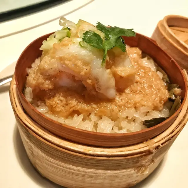 金蒜蒸糯米蝦球