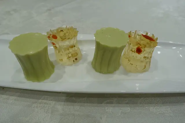 綠茶奶凍輕帶綠茶味，少甜！杞子桂花糕則挺身！