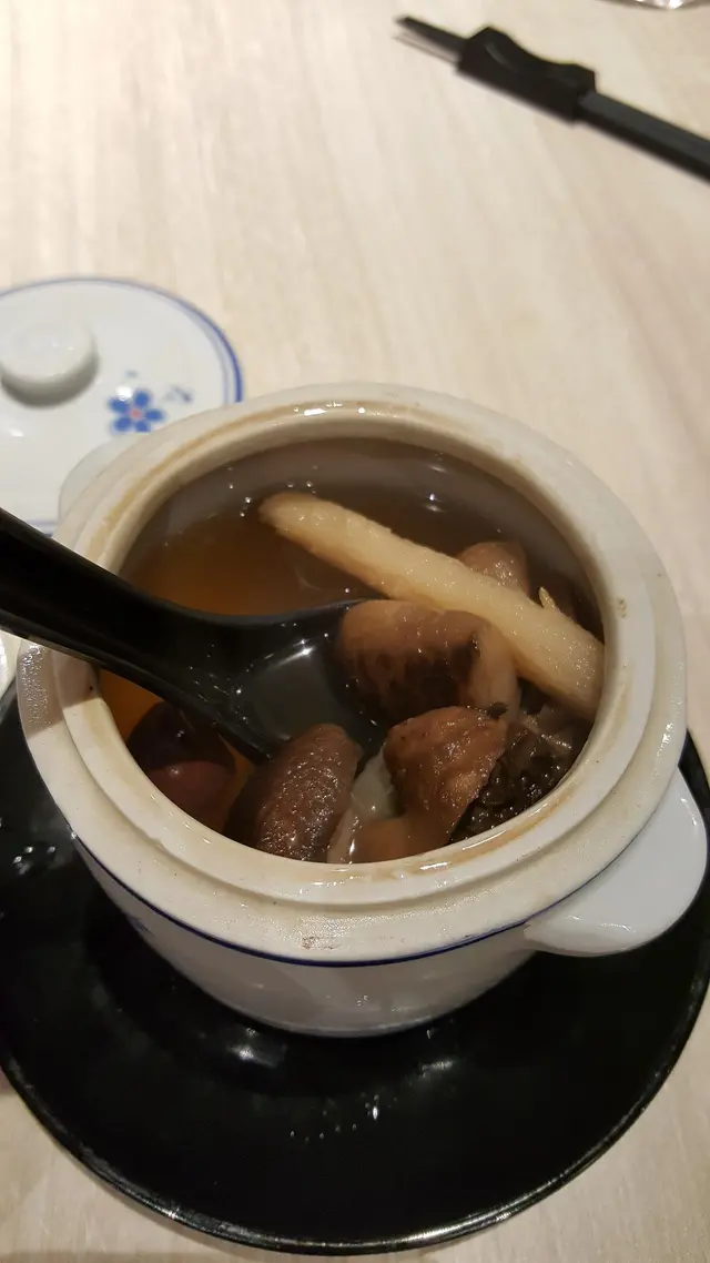 羊肚菌松茸燉湯
