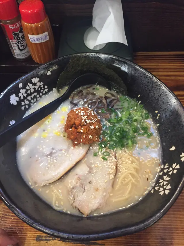 橙色既球係肉碎