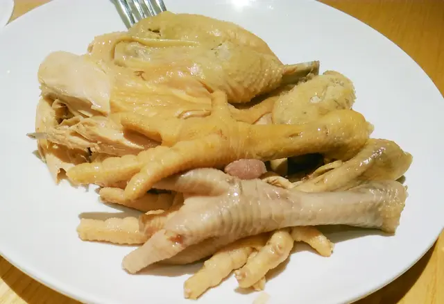 花膠螺頭干貝燉雲吞雞湯