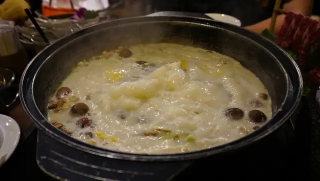 蜂巢豆腐白湯鍋
