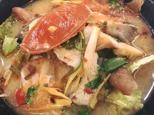 香茅豬扒冬陰功湯河