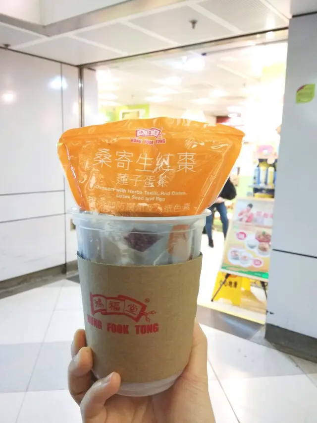 預先包裝好的糖水,也有提供即場隔水翻熱的服務