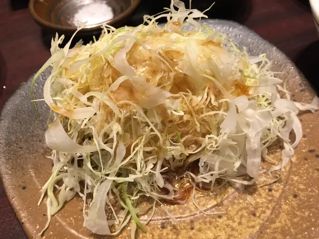 椰菜絲拌上柚子汁一起吃,
酸中帶甜,很是開胃!😌