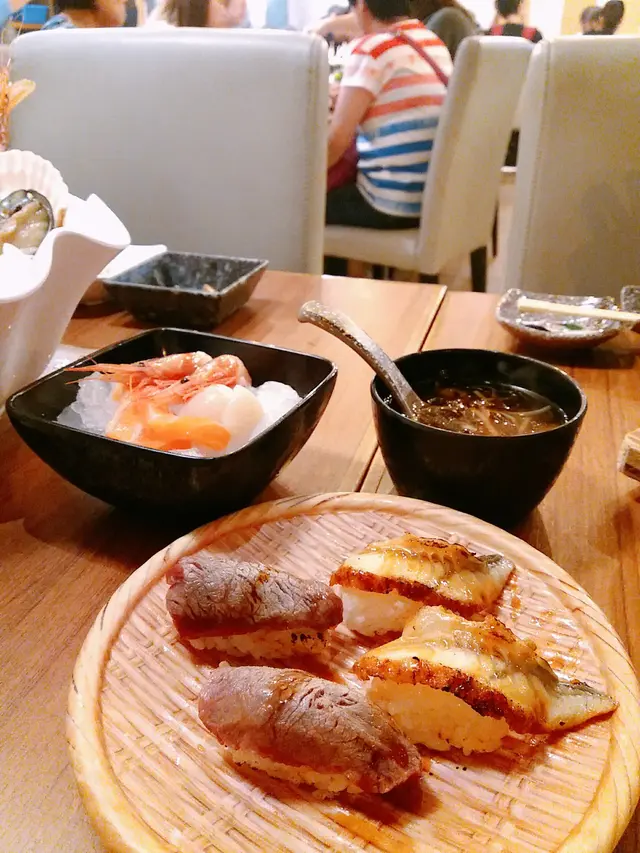 蒲燒鰻魚、霜燒牛肉壽司