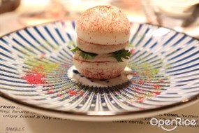Apple- &amp; lingonberry macaron with foie gras parfait - Frantz&#233;n’s Kitchen in Sheung Wan 