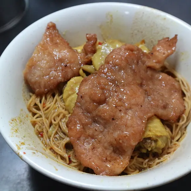 咖喱豬扒雞翼撈麵
