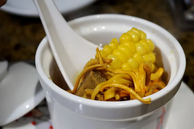 蟲草花粟米燉排骨