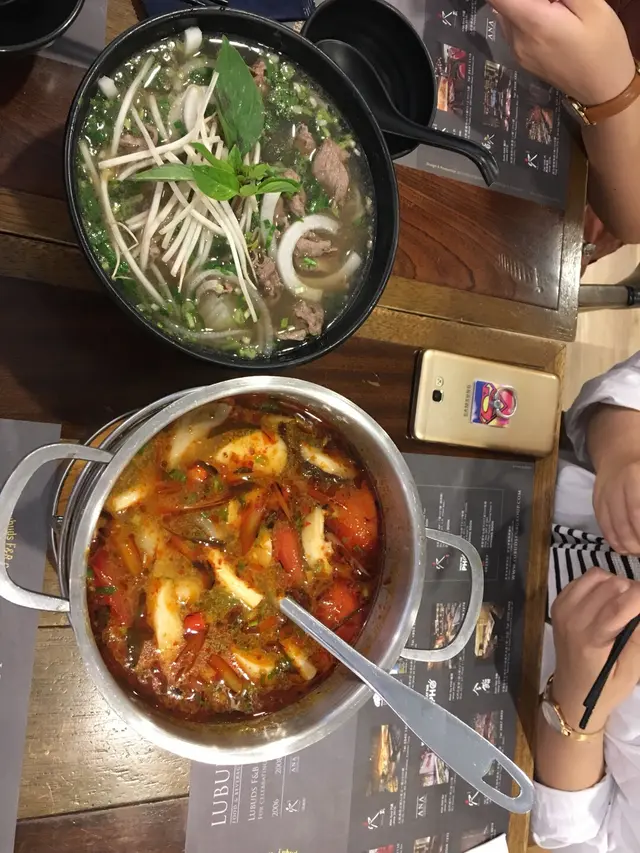 第一次飲冬陰功湯，入口少少甜和酸，再感受到指天椒嘅辣味！金邊粉還可以