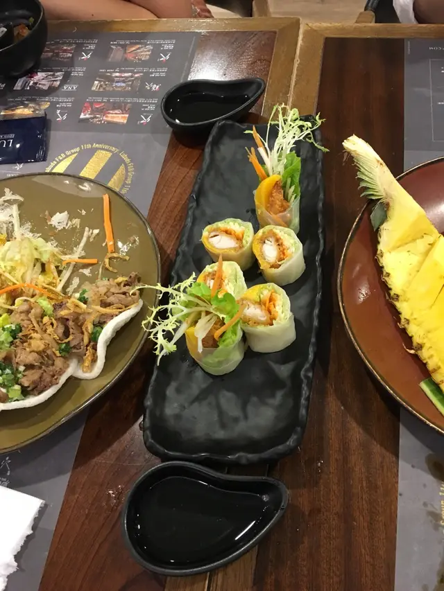 這個挺特別的，炸過的龍利柳加芒果和其他配料一齊口感很好😚😚