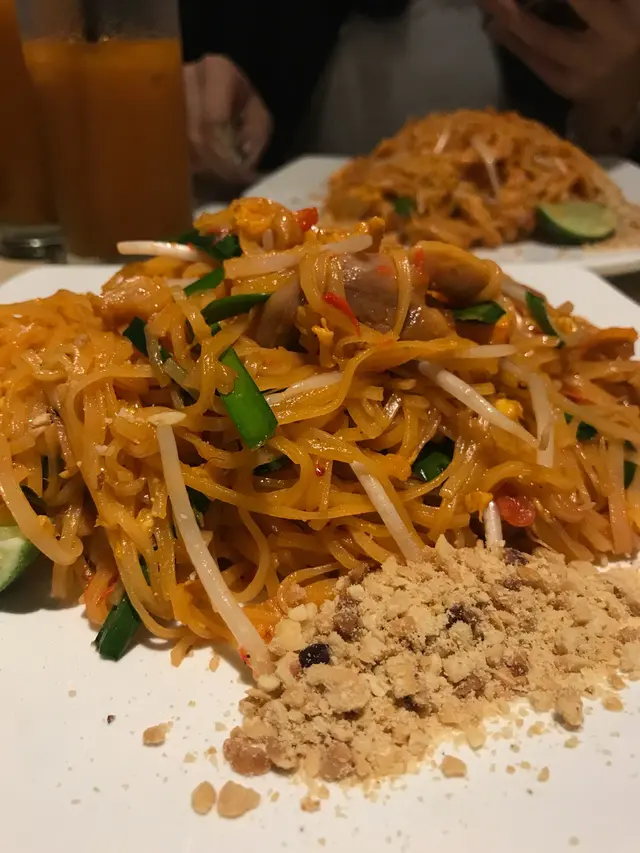 泰式雞肉炒金邊粉