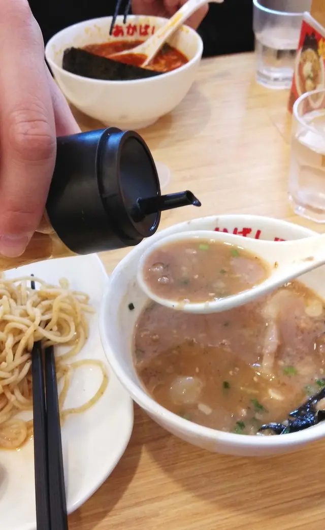 檸檬、橙的清酸,可一解魚介的膩,醒胃得令多吃幾口的意慾持續到最後