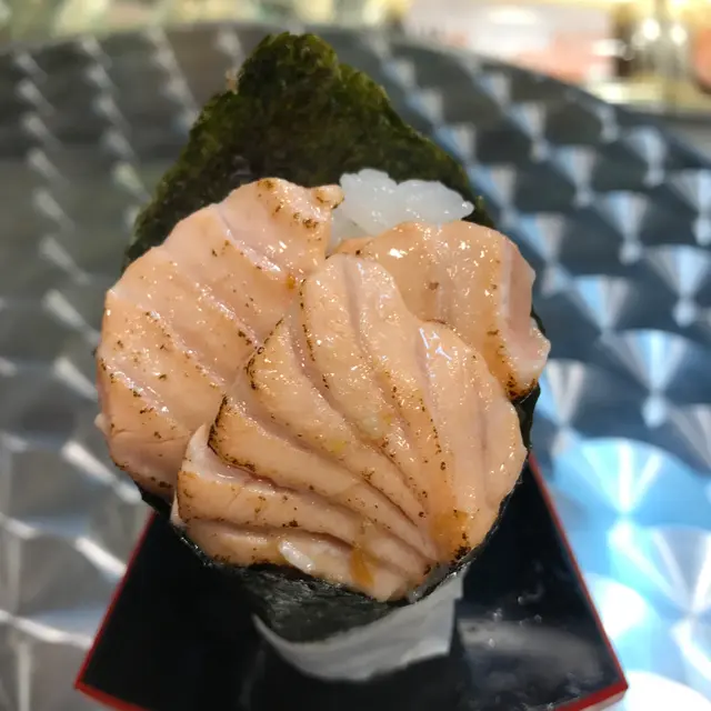 火炙牛油三文魚手卷