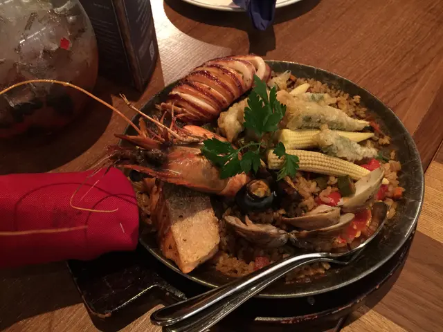 三文魚扒配海鮮新奧爾良焗飯