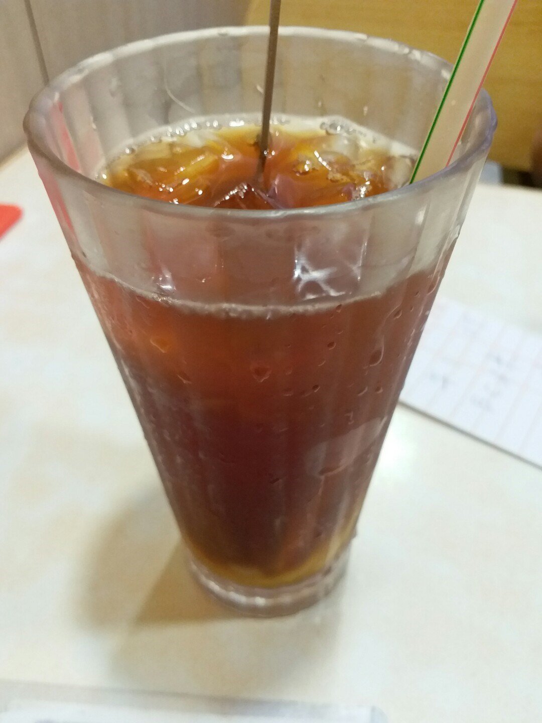 我就叫左一個菜肉餃酸辣米線加一杯凍菜蜜……個水餃食落都唔錯, 個