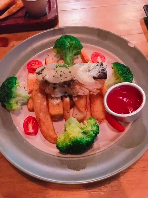 銀鱈魚配檸檬牛油忌廉汁