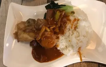 蘑菇汁鸡肉肠仔饭