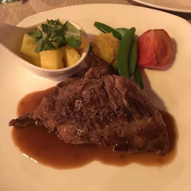 燒西班牙黑毛豬肉眼蓋