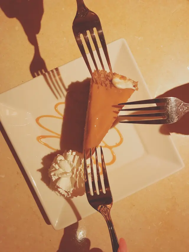 Salty  caramel  cheese  cake