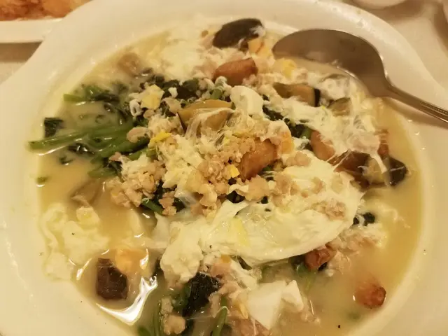 金銀蛋上湯浸莧菜