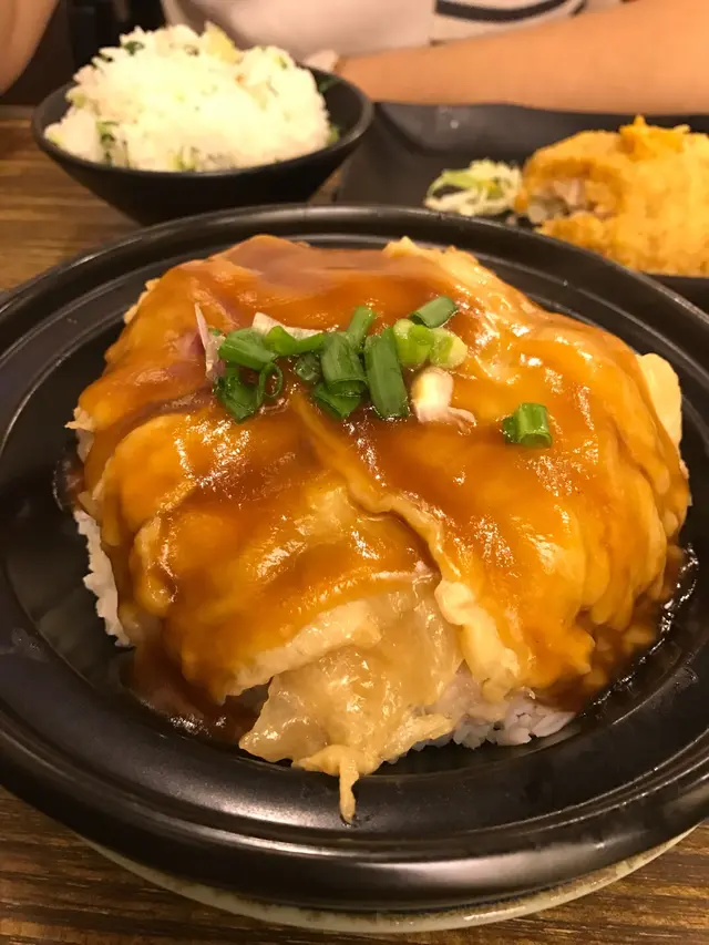 足三兩花膠肉餅飯