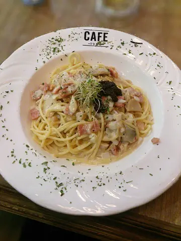 黑松露卡邦尼蛋汁烟肉意粉