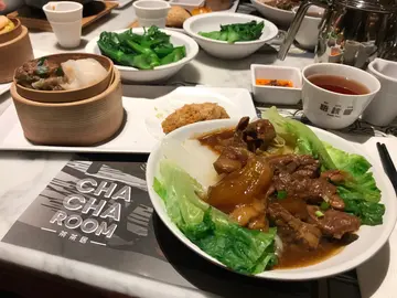 牛筋腩蒸沙河粉