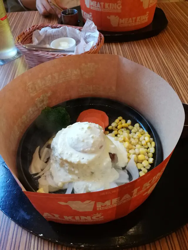 溫泉蛋他他汁漢堡扒