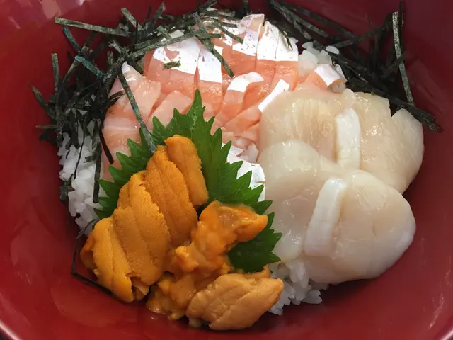 三文魚帶子海膽丼