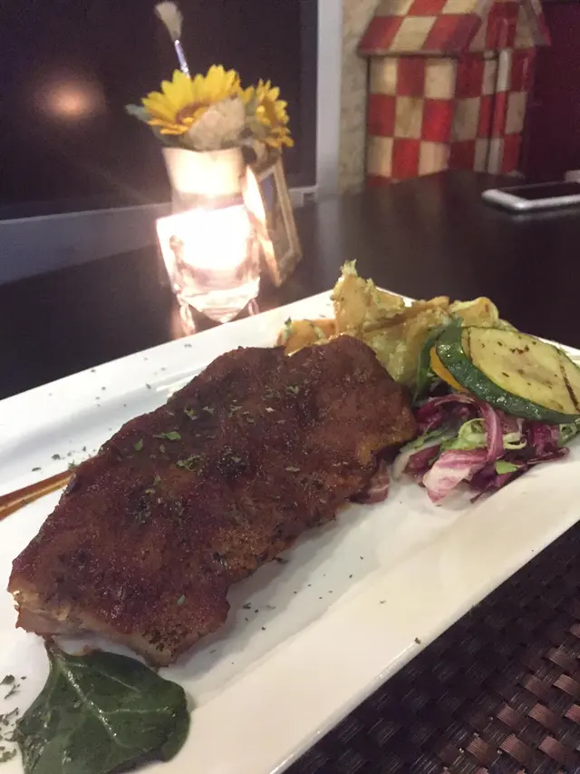 燒美國豬肋骨 配燒烤汁 伴 蒜蓉香草醬薯角